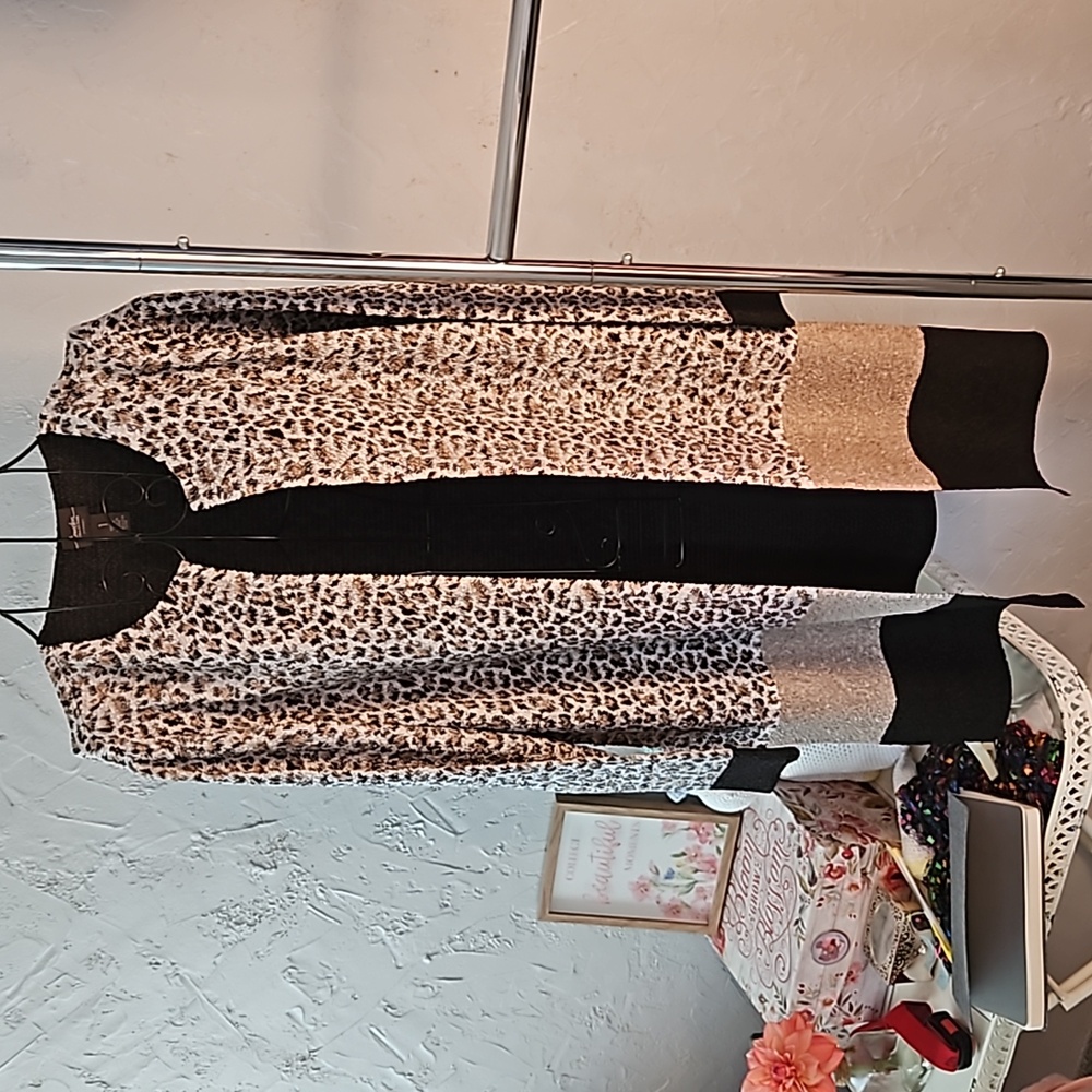 Chico's Travelers cheetah print lightweight layering piece.  Size M